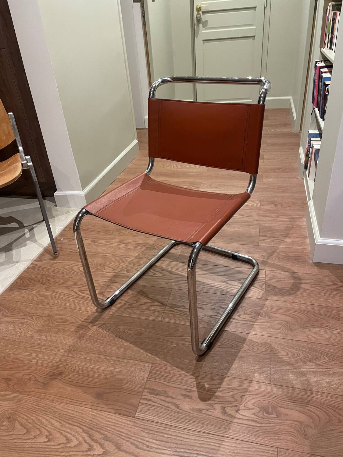 Hanging chair in Mart Stam S33 style in chrome metal and cognac imitation leather