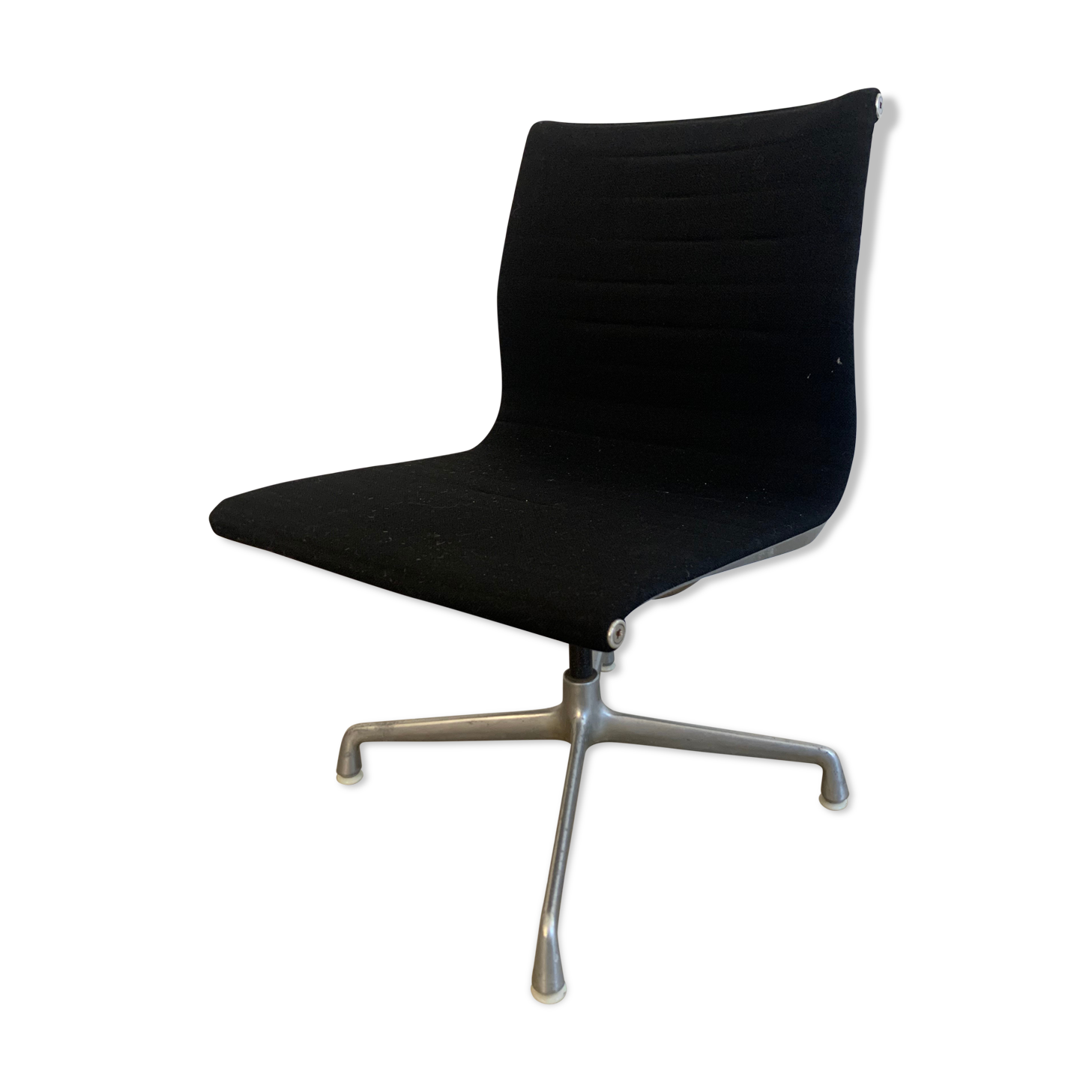 Charles & Ray Eames swivel chair mod EA106 Herman miller