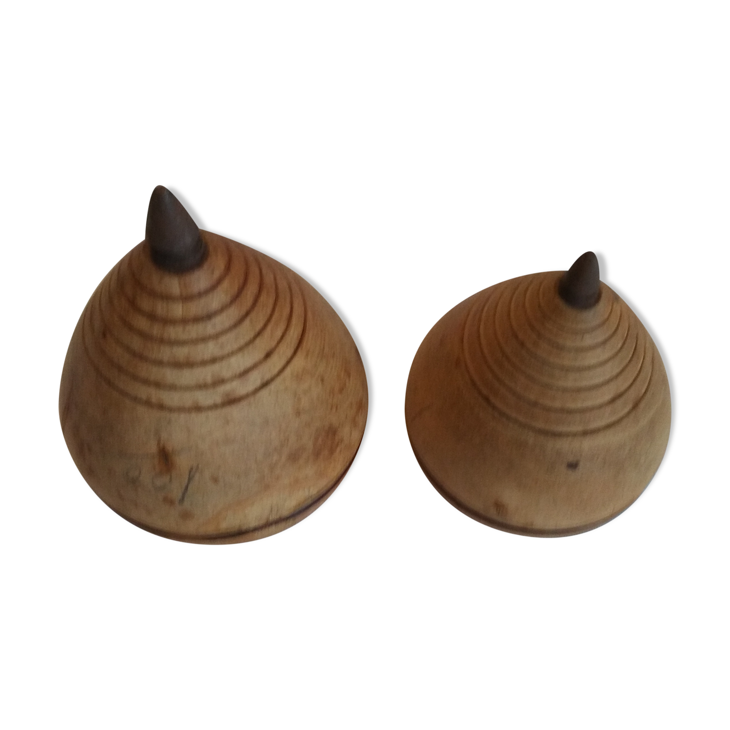 Lot de 2 toupies anciennes en bois