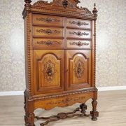 Cabinet de style Renaissance Revival en noyer, 1900