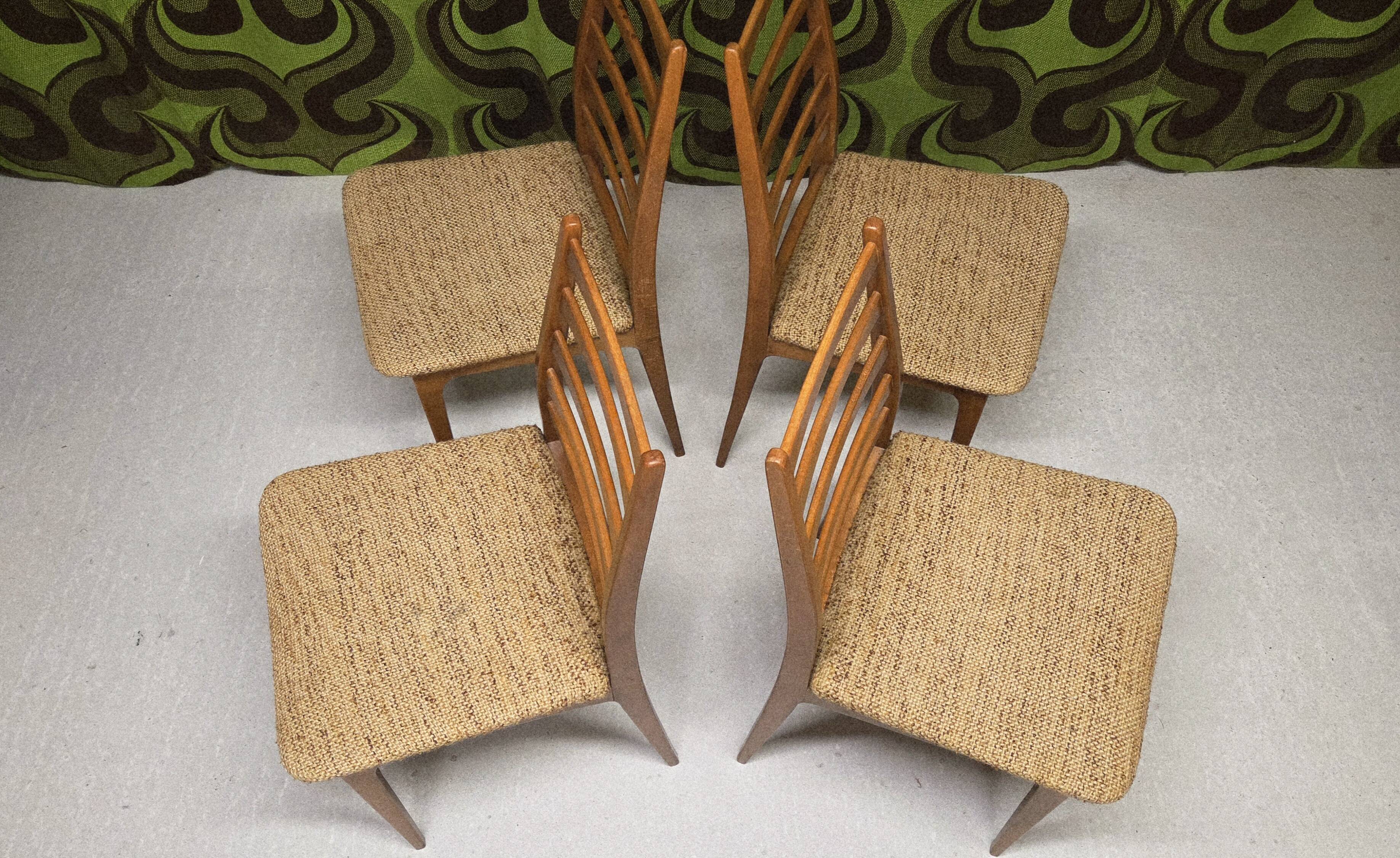 Lot 4 chaises scandinave 1970"