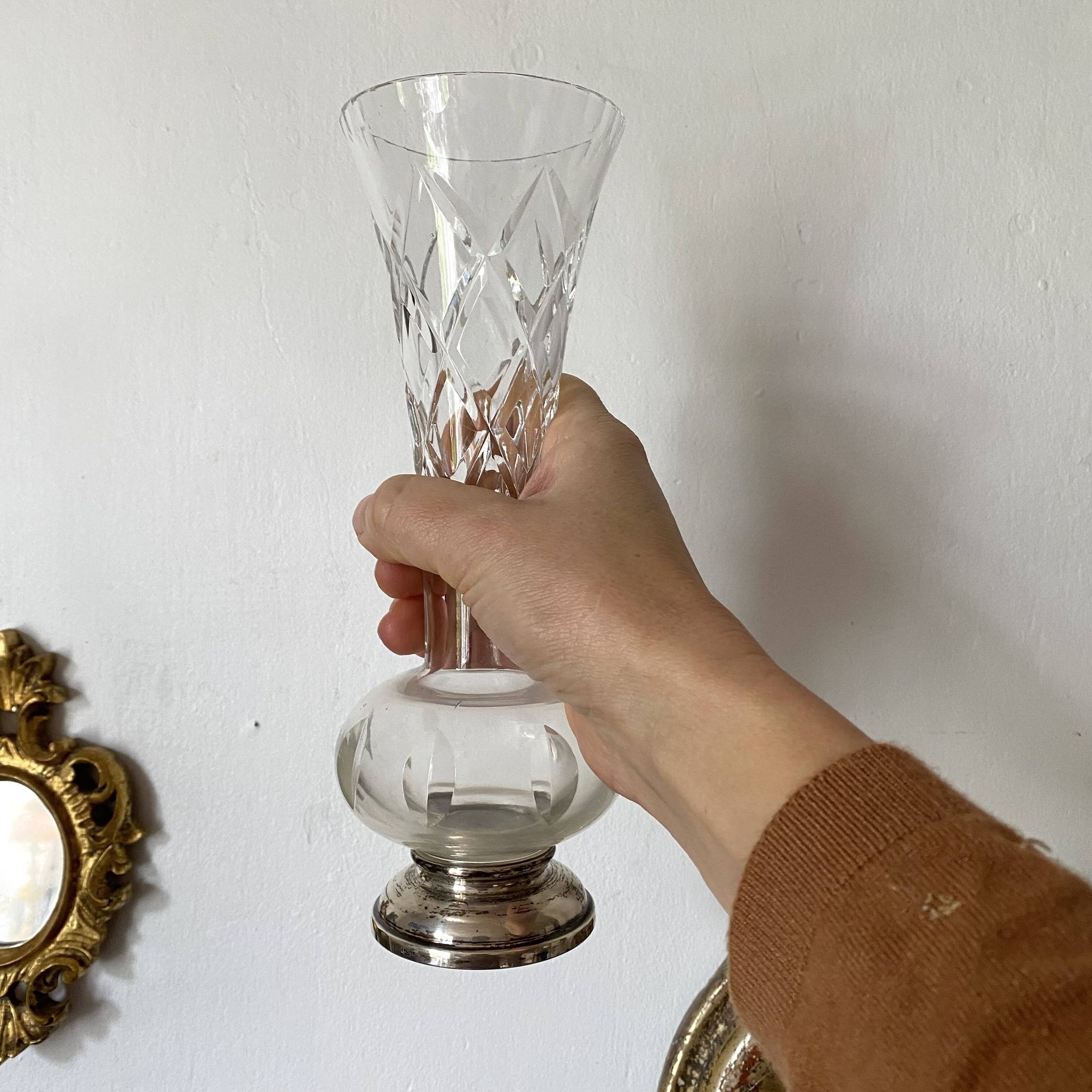 Vase tulipe en cristal ciselé  et argent 23 cm