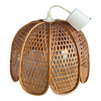 Vintage wicker flower suspension
