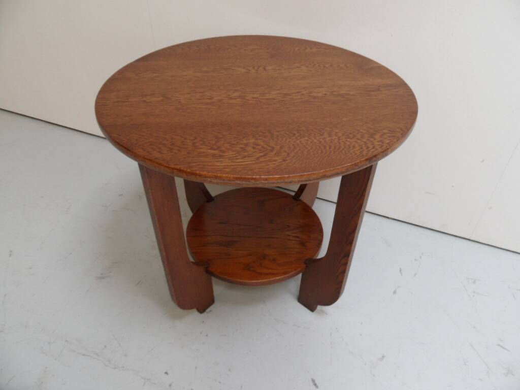 Art bDeco round oak coffee table