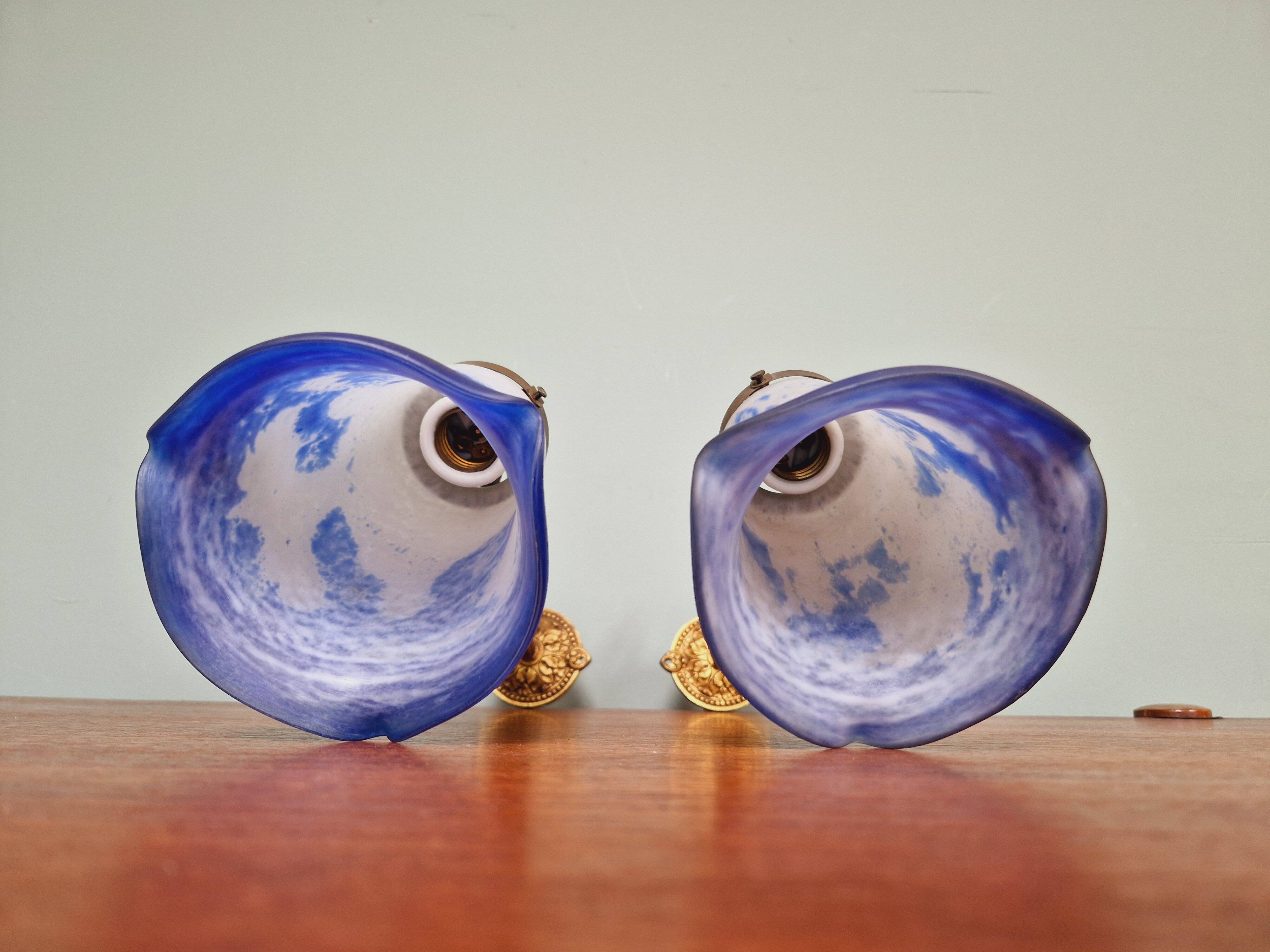 Pair of wall lights in bronze and marmoreal glass