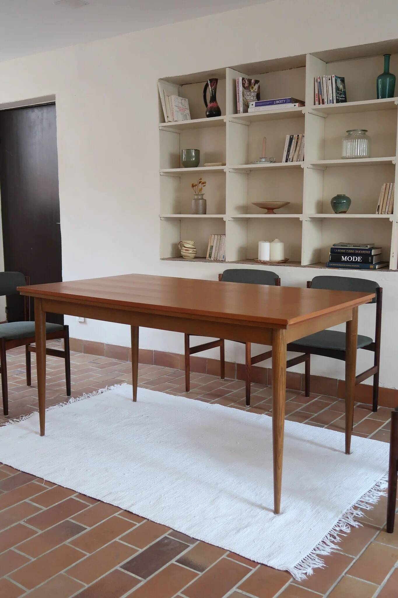 Extendable dining table in teak, tapered legs, 1960s.