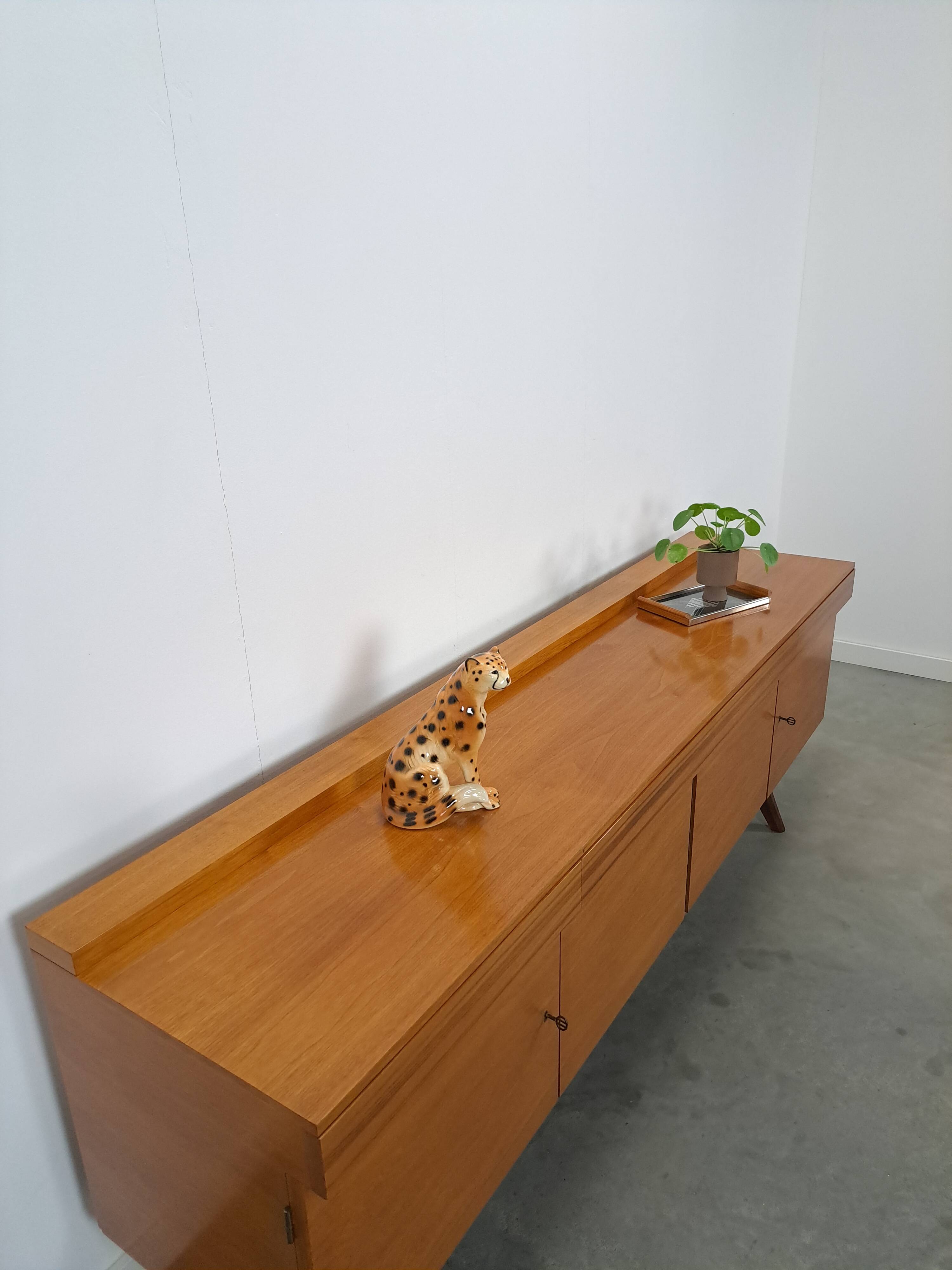 Design Musterring Möbel dressoir met lades en schuine poten