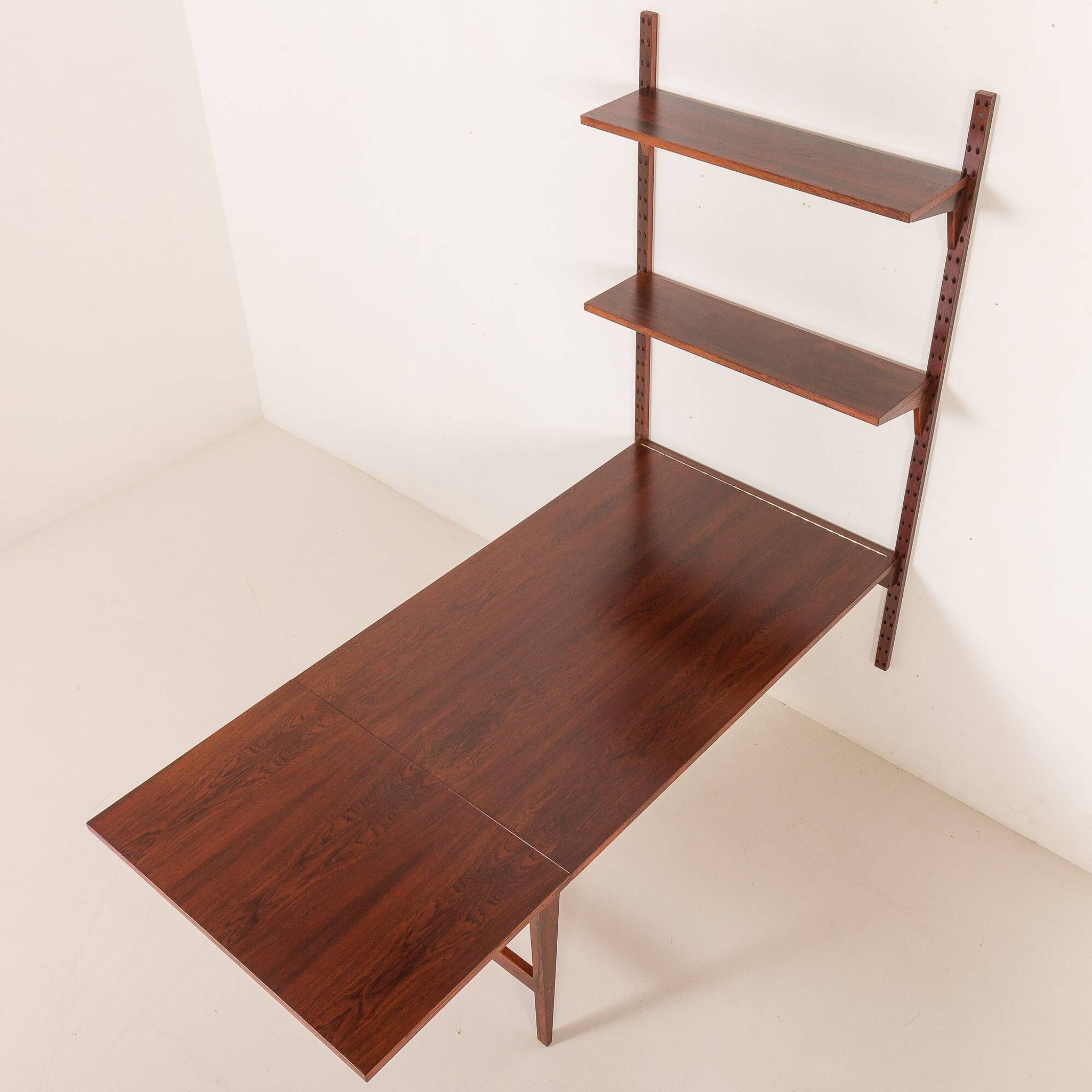 Étagère murale Poul Cadovius avec bureau extensible ou table pour Cado.
