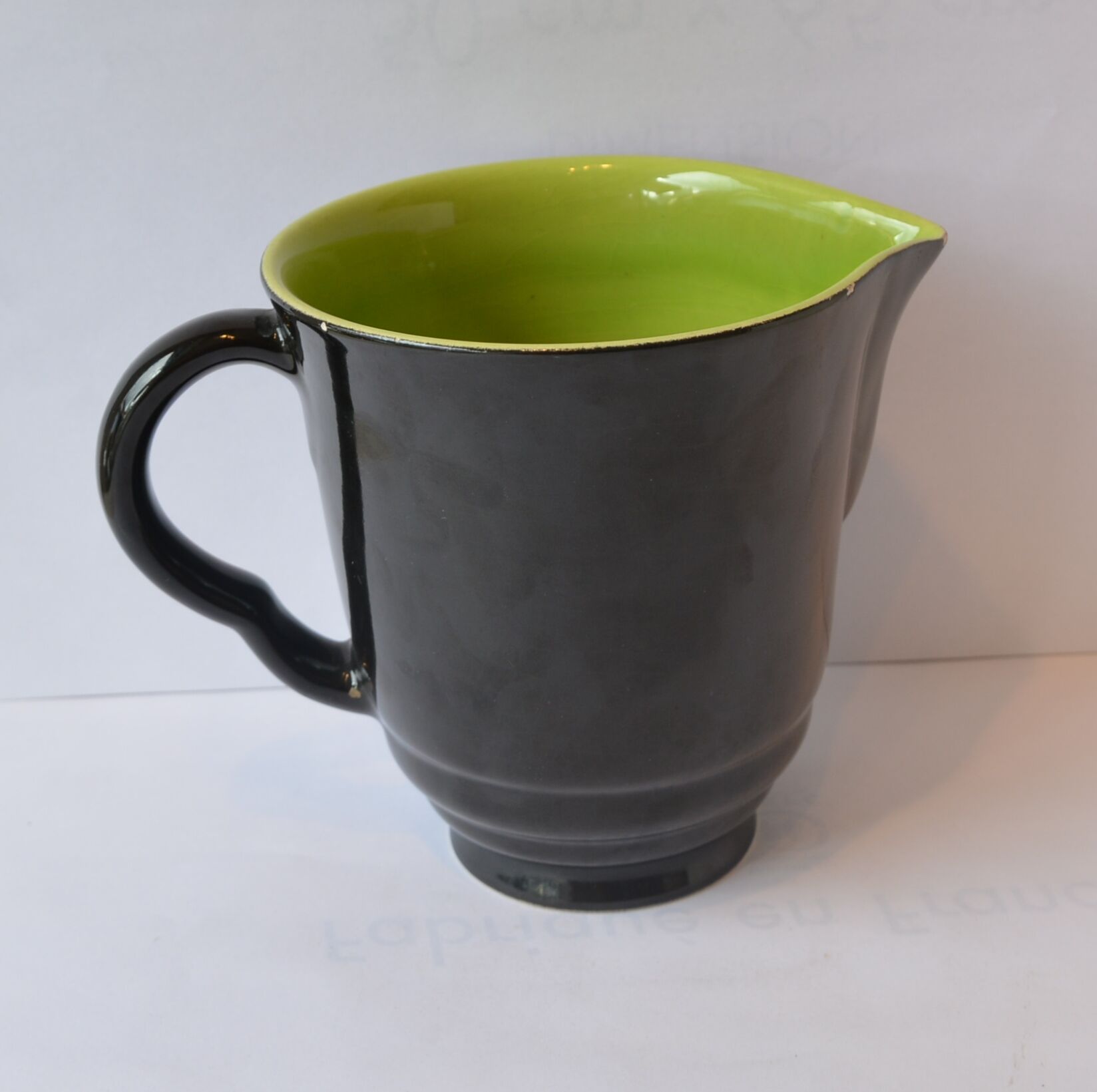 Elchinger, Petit pichet noir, interieur vert