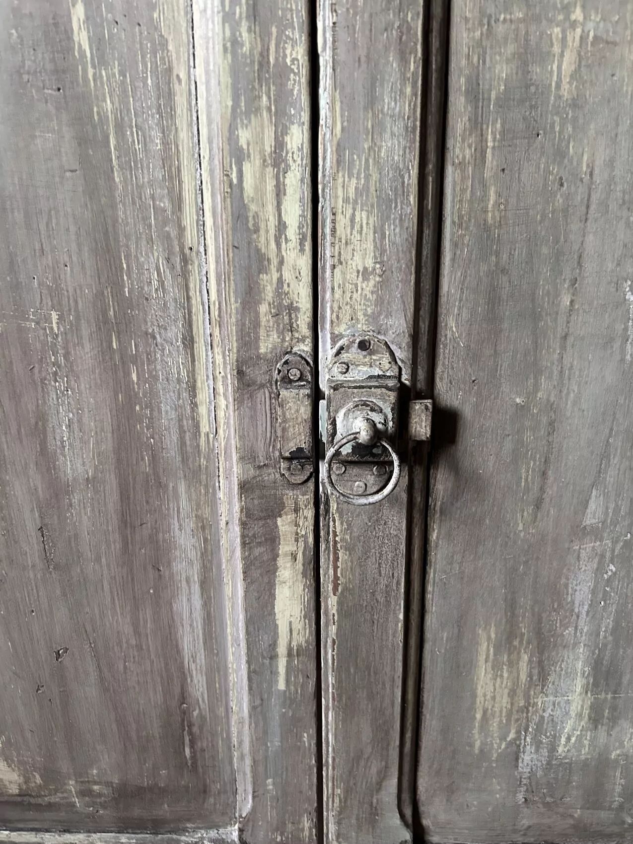 Parisian buffet in beech from the early 20th century with an antique finish.