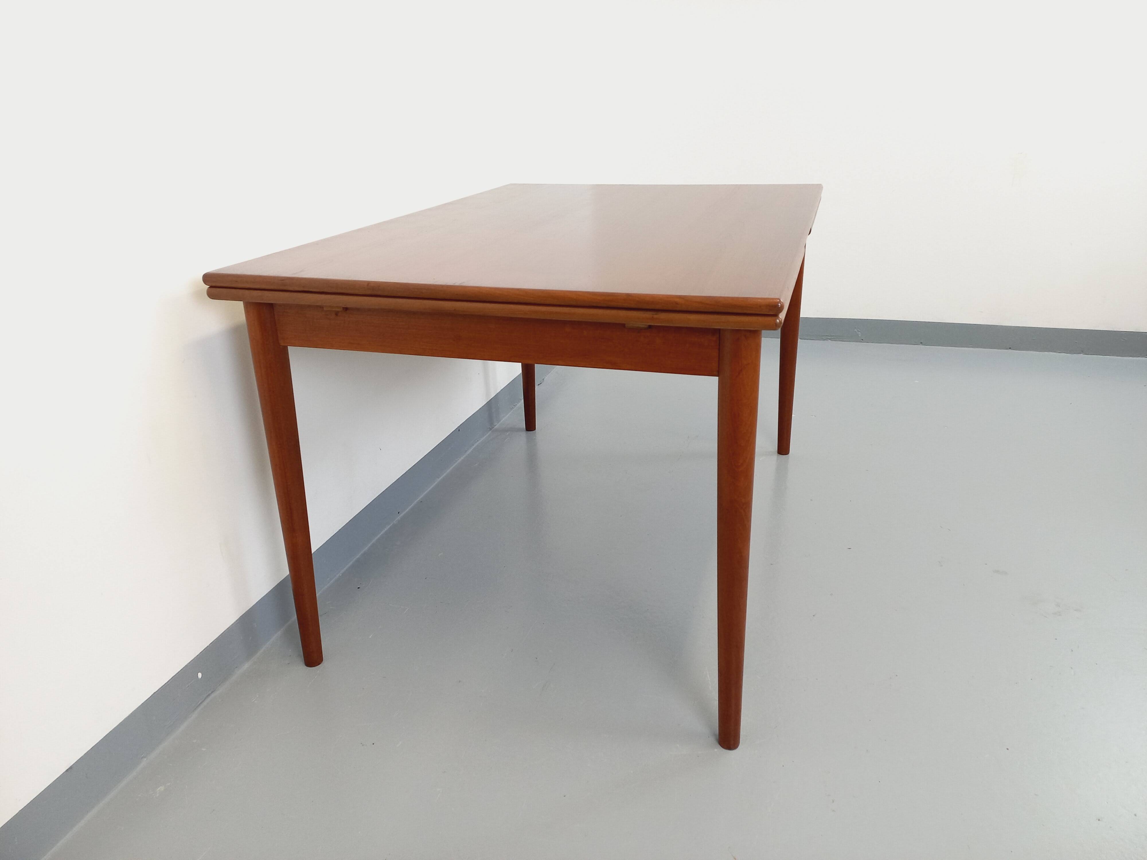 Table à manger en teck avec rallonges de style scandinave, années 50 60