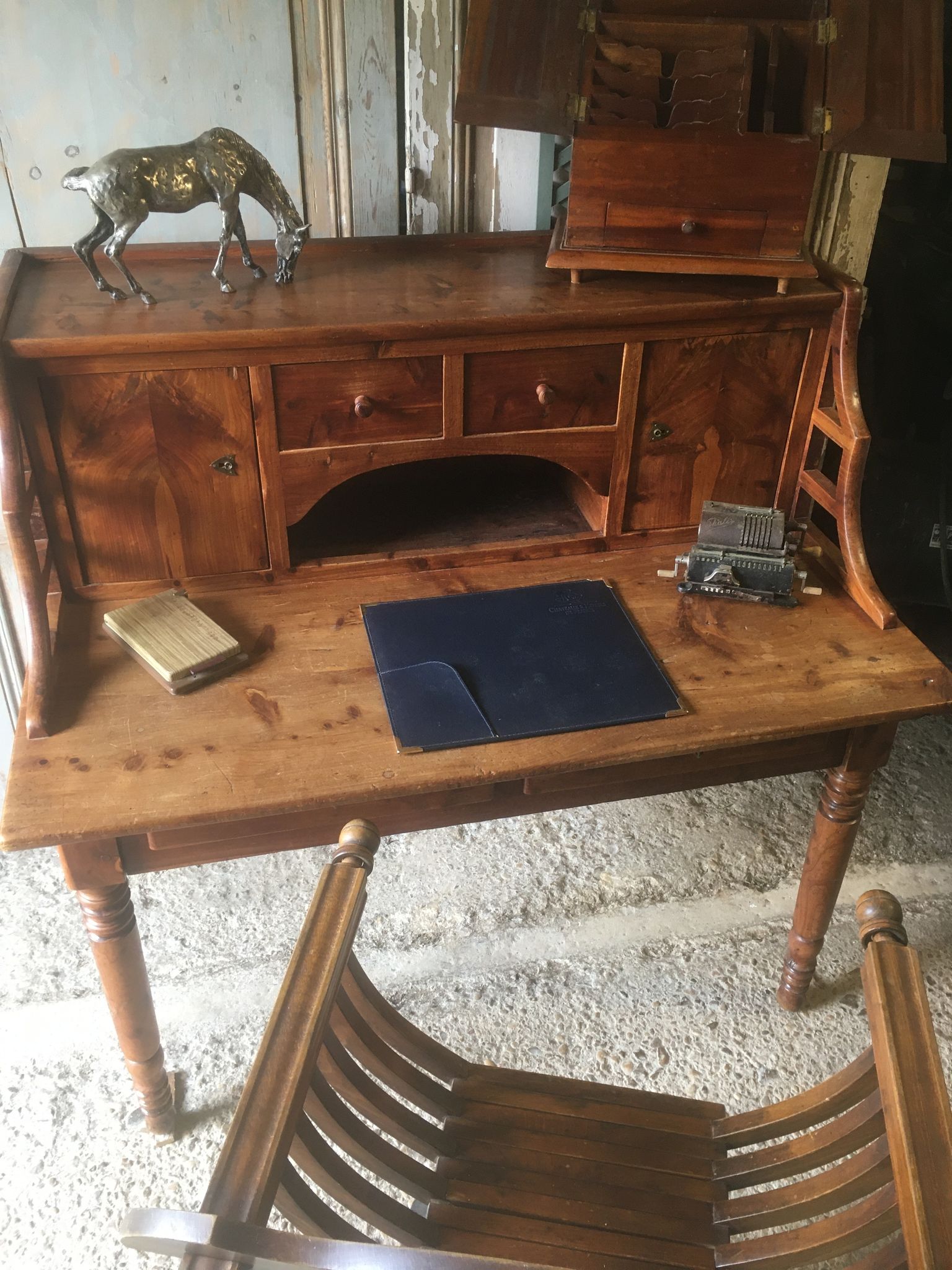 Bureau à gradins en pitchpin