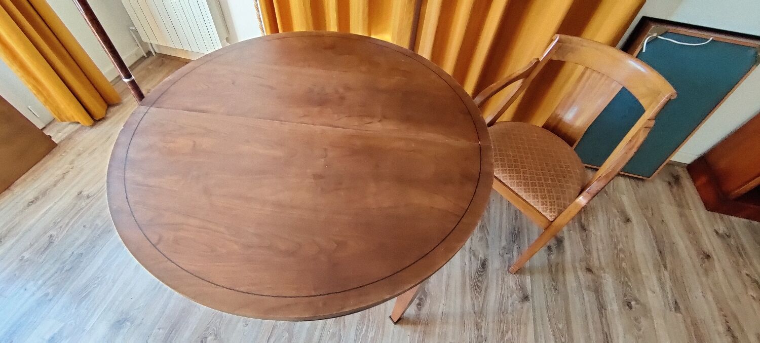 Round cherry table with extension, 3 chairs and 1 armchair.