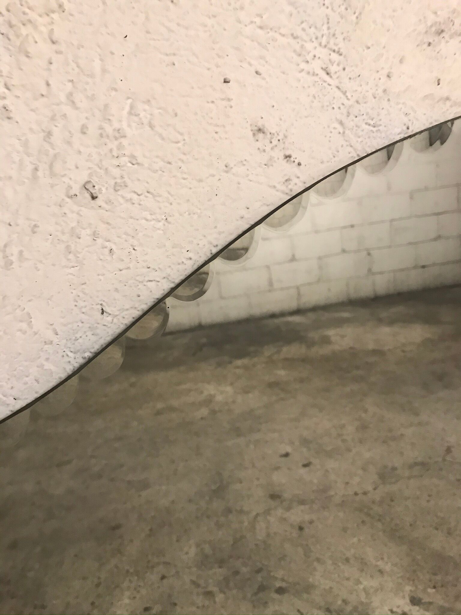 Bevelled path mirror with a star-studded motif