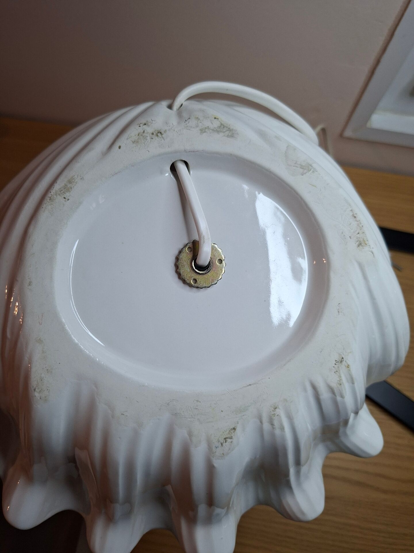 Vintage shell-shaped table lamp
