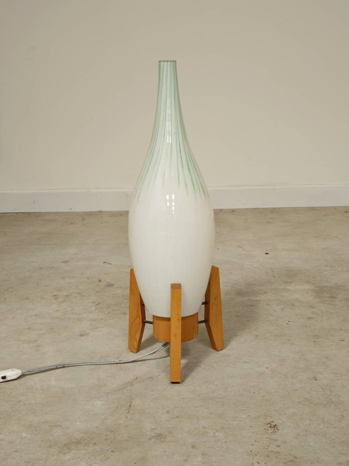 Lampe de table Drevo Humpolec opaline verte type 107/S