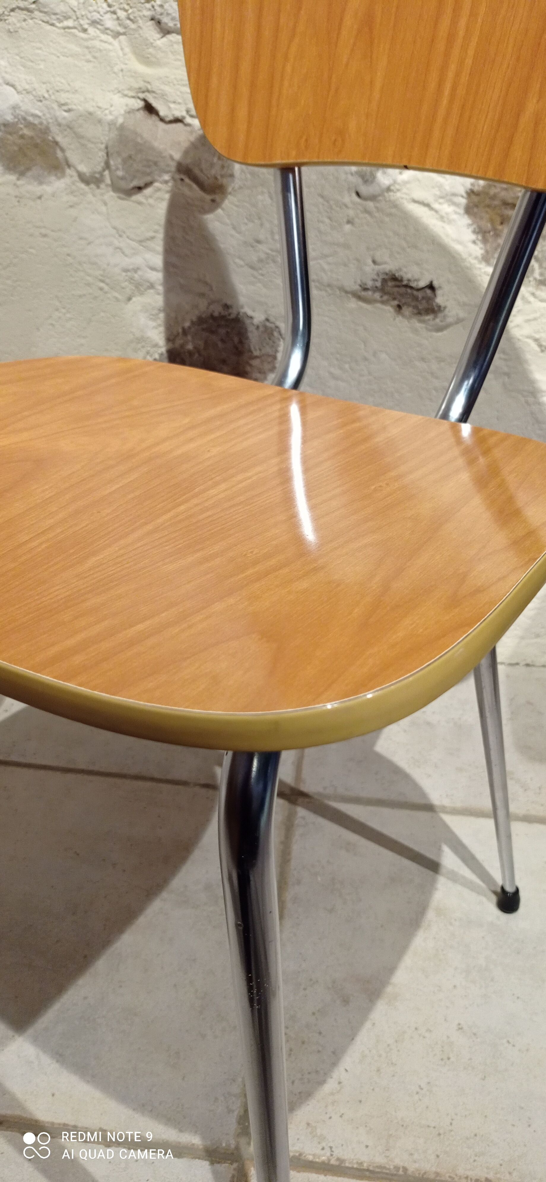 Griffon formica chair