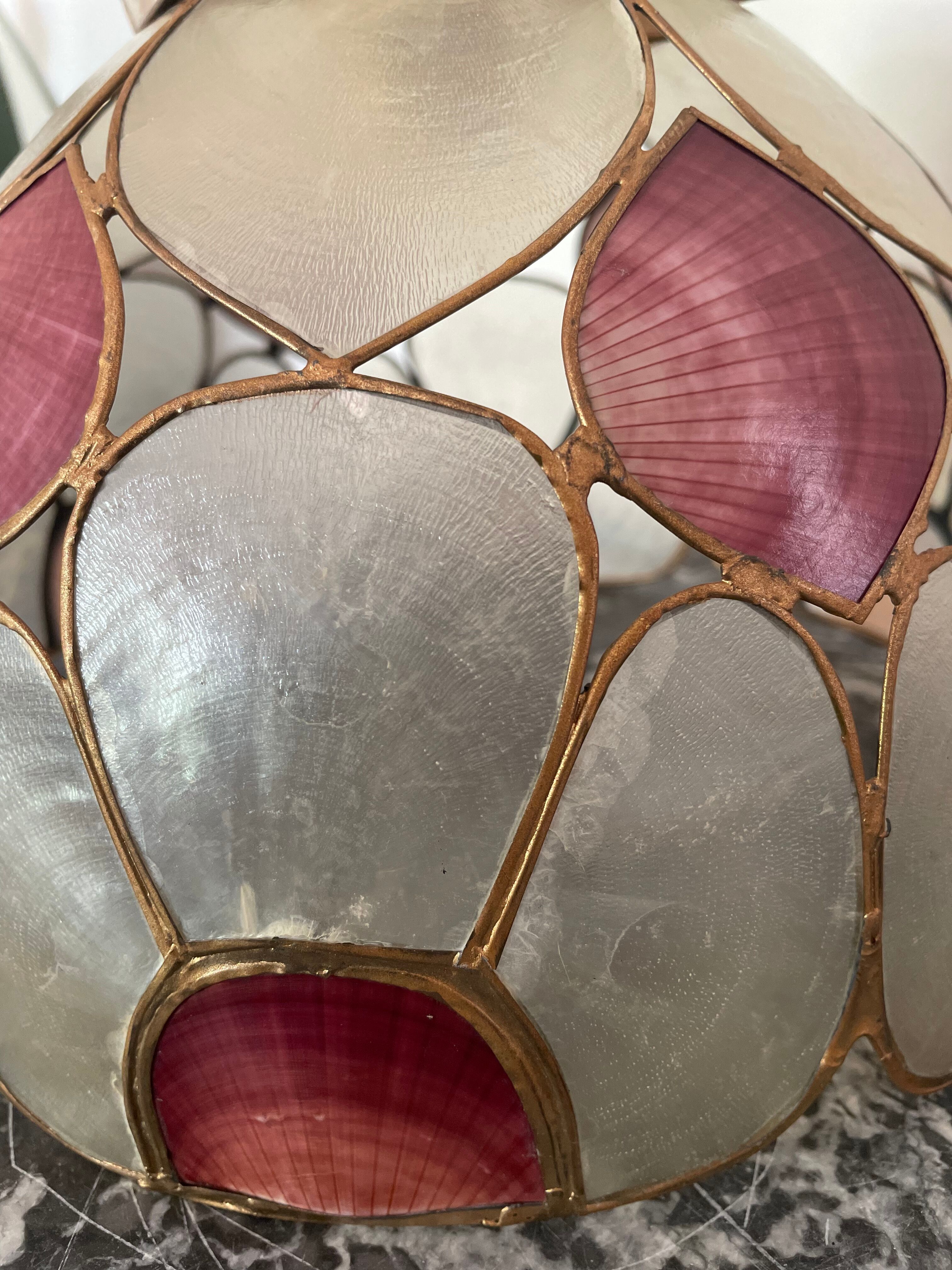 Mother-of-pearl suspension