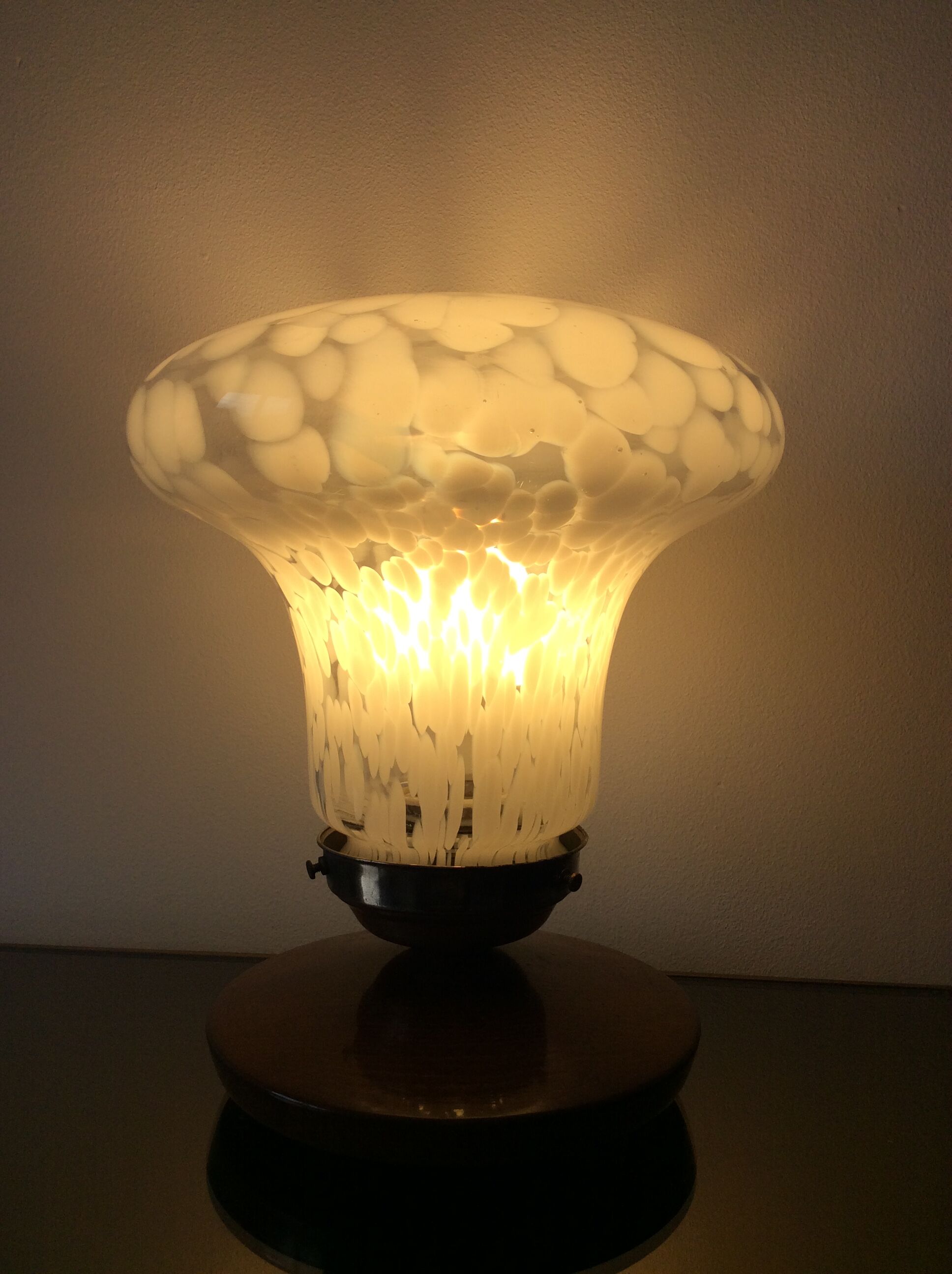 Lampe Art Déco globe champignon Clichy et pied bois