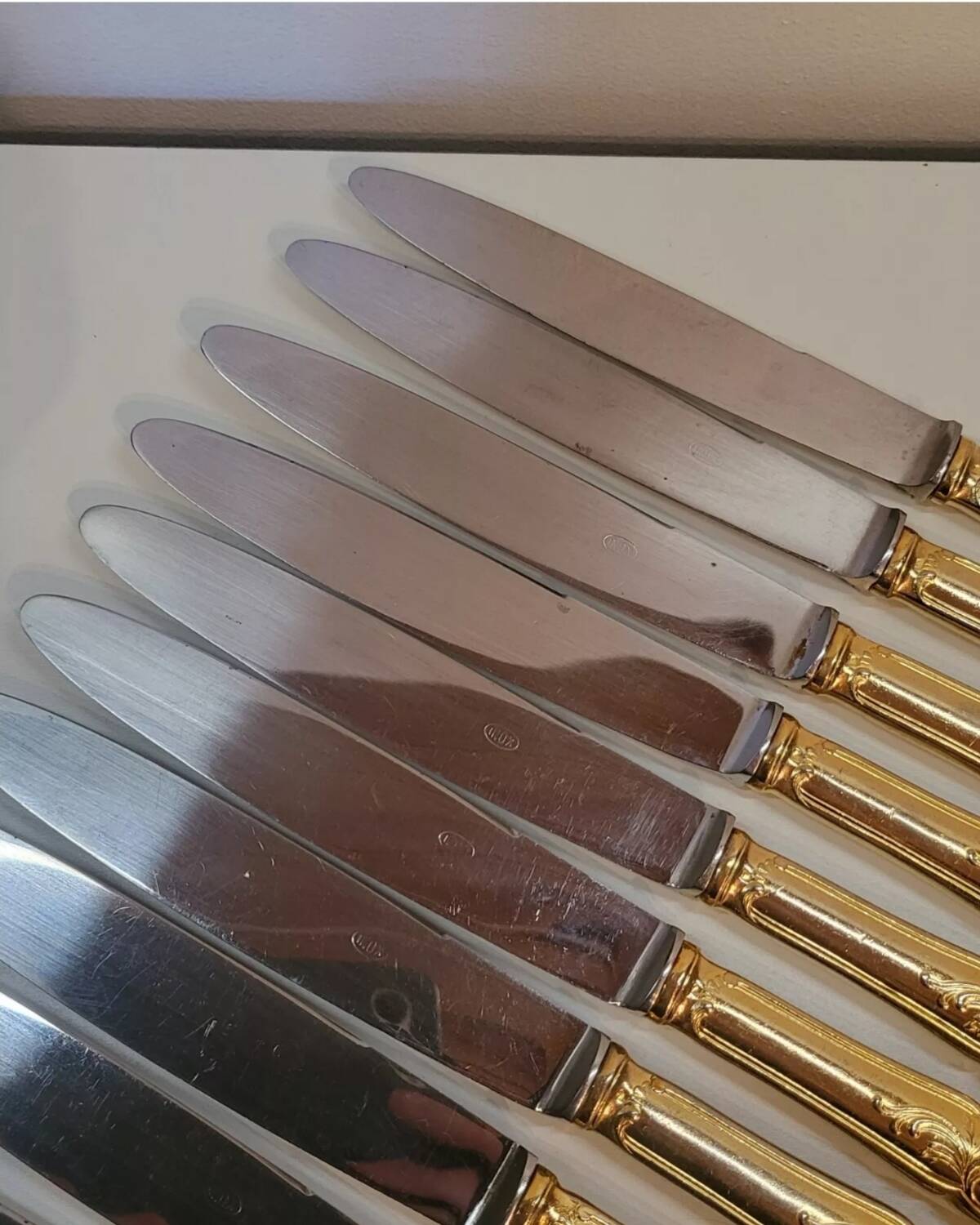 12 Couteaux de Table en Métal Doré