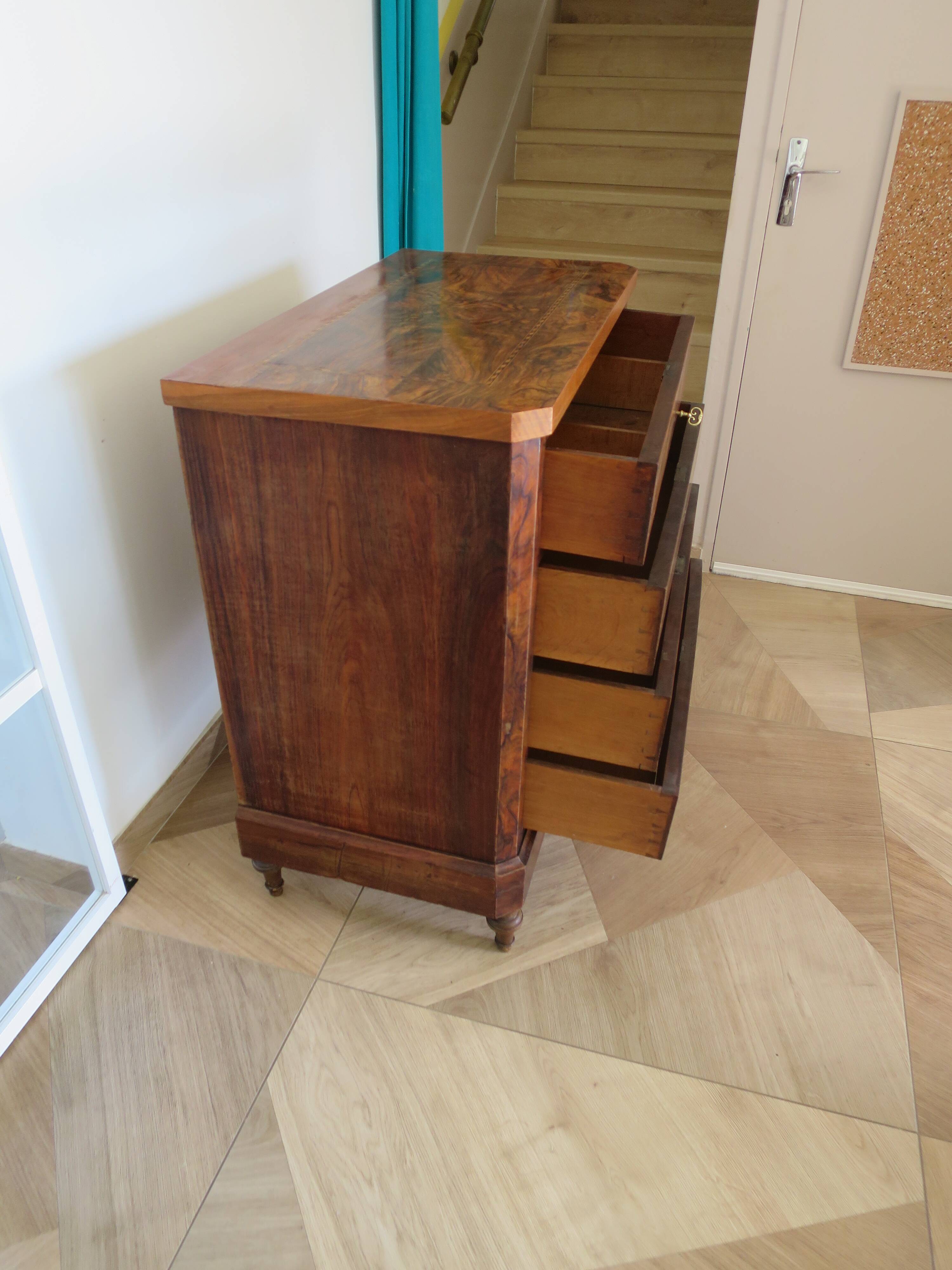 Antique oak burr chest of drawers - 4 drawers - marquetry inlay from the early 21st century