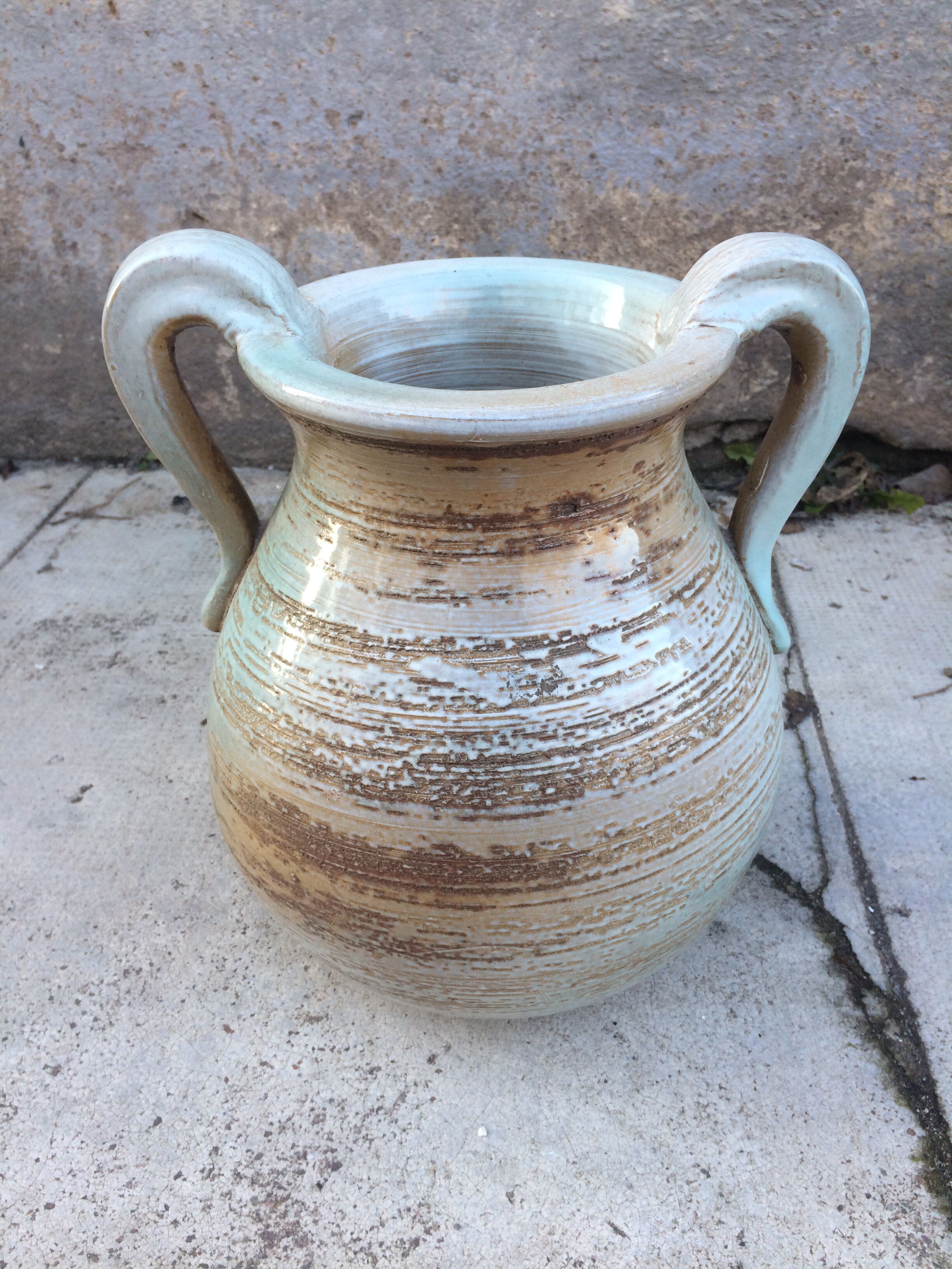 Jar or vase in blue earth 33 x 29 cm