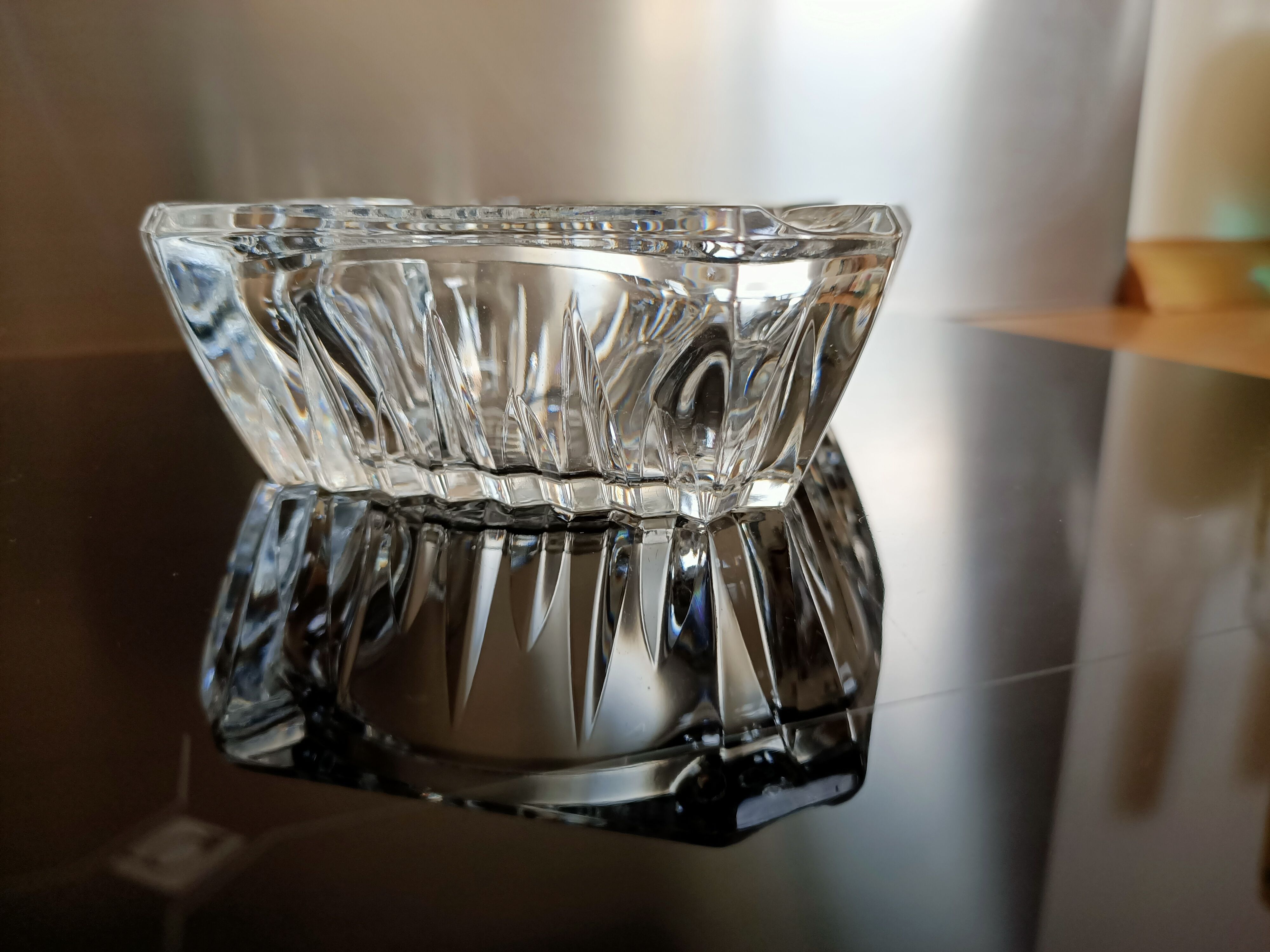 Crystal ashtray 10.2x10.2 cm