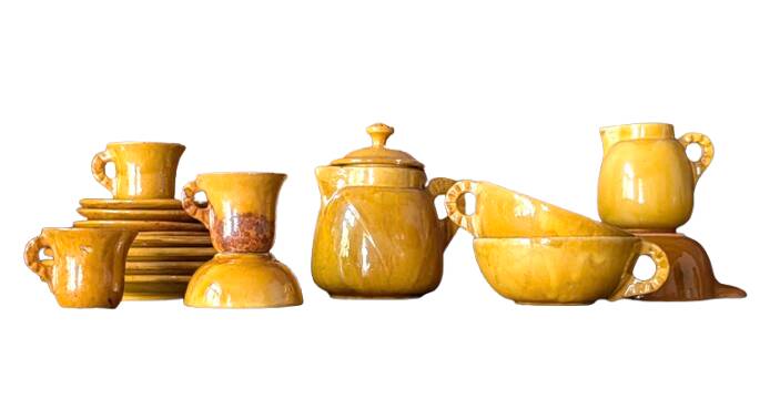 Ensemble de vaisselle vintage en grès émaillé jaune moutarde — 17 pièces