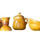 Ensemble de vaisselle vintage en grès émaillé jaune moutarde — 17 pièces