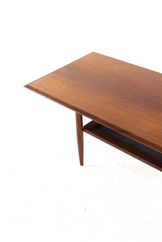 R.S. associates of Montreal coffee table - piece form canada
