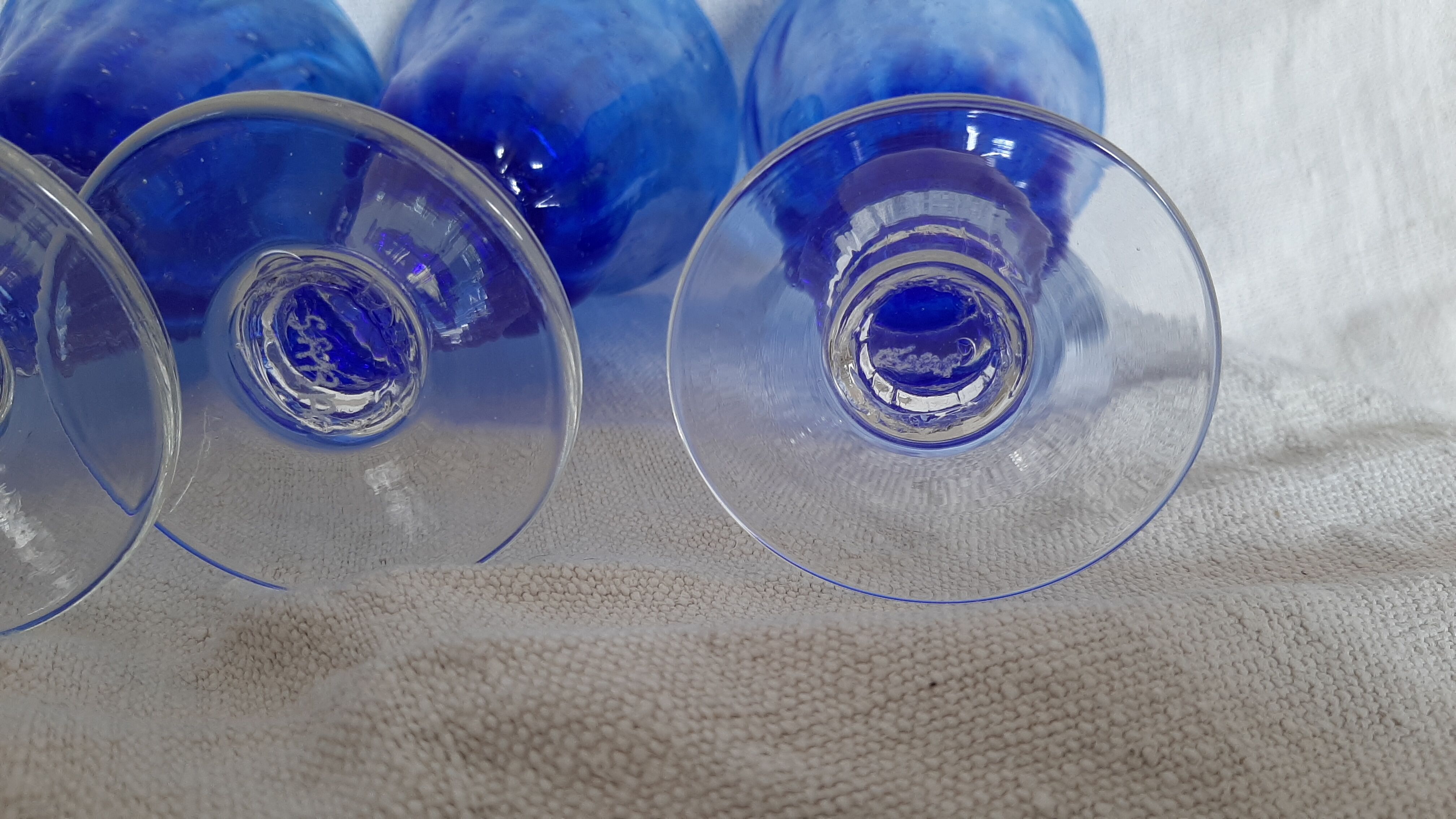 Set of six blue walking glasses "Biot" by Saba.