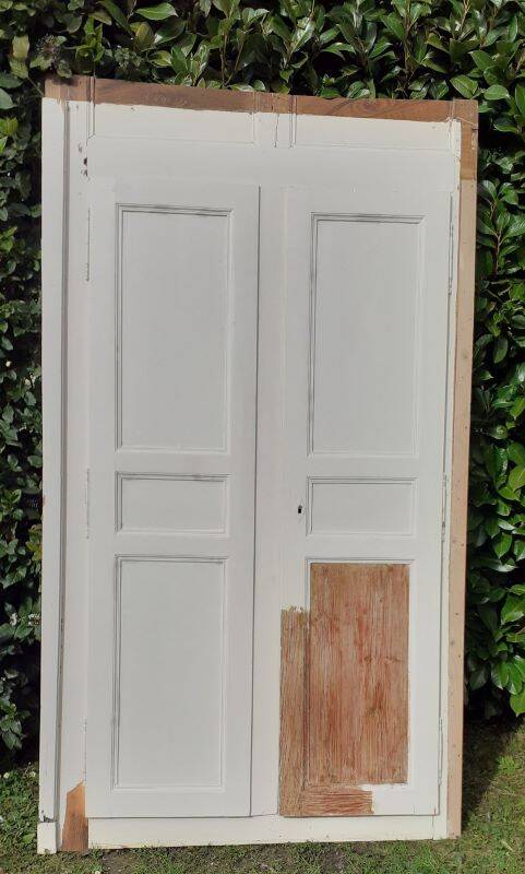 Pair of 19th-century cupboard doors and frame, woodwork