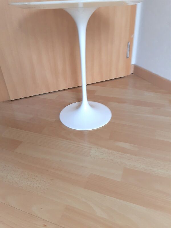 Tulip coffee table by Eero Saarinen for Knoll