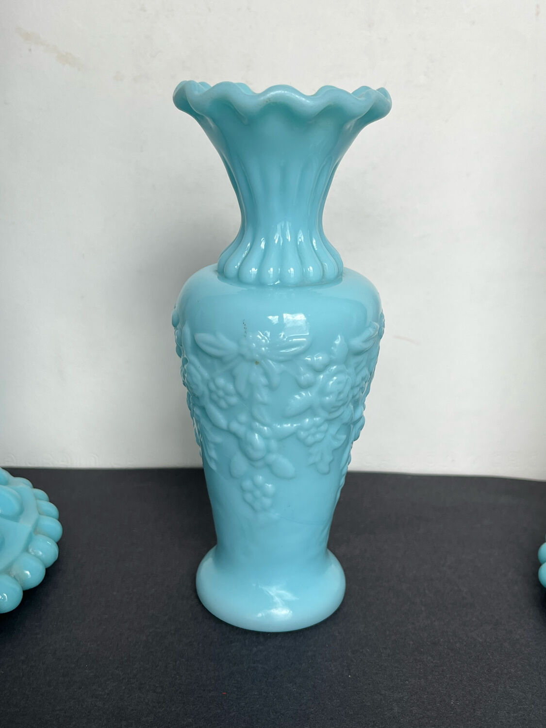 Pair of opaline candlesticks and its vase