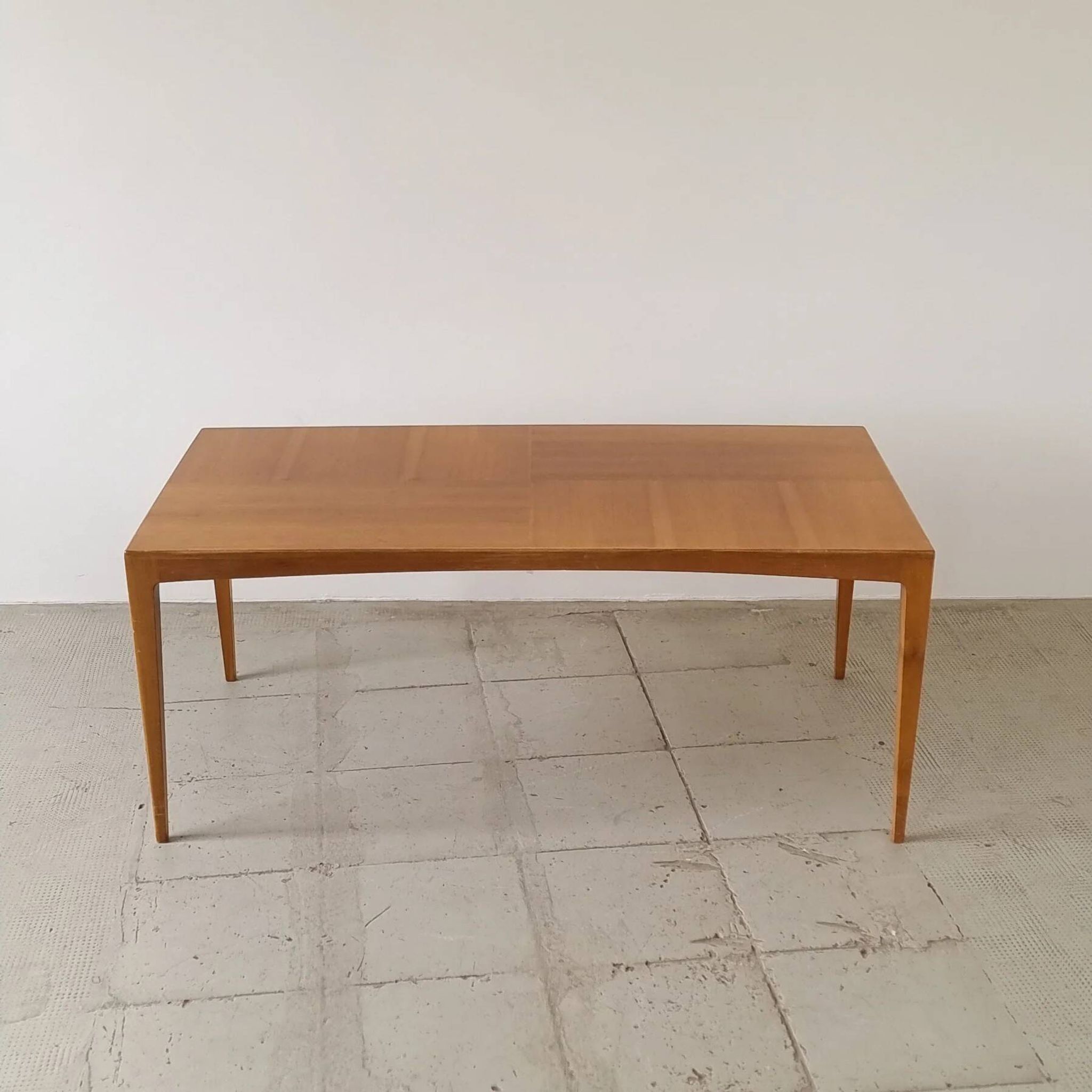 Table basse minimaliste mid-century