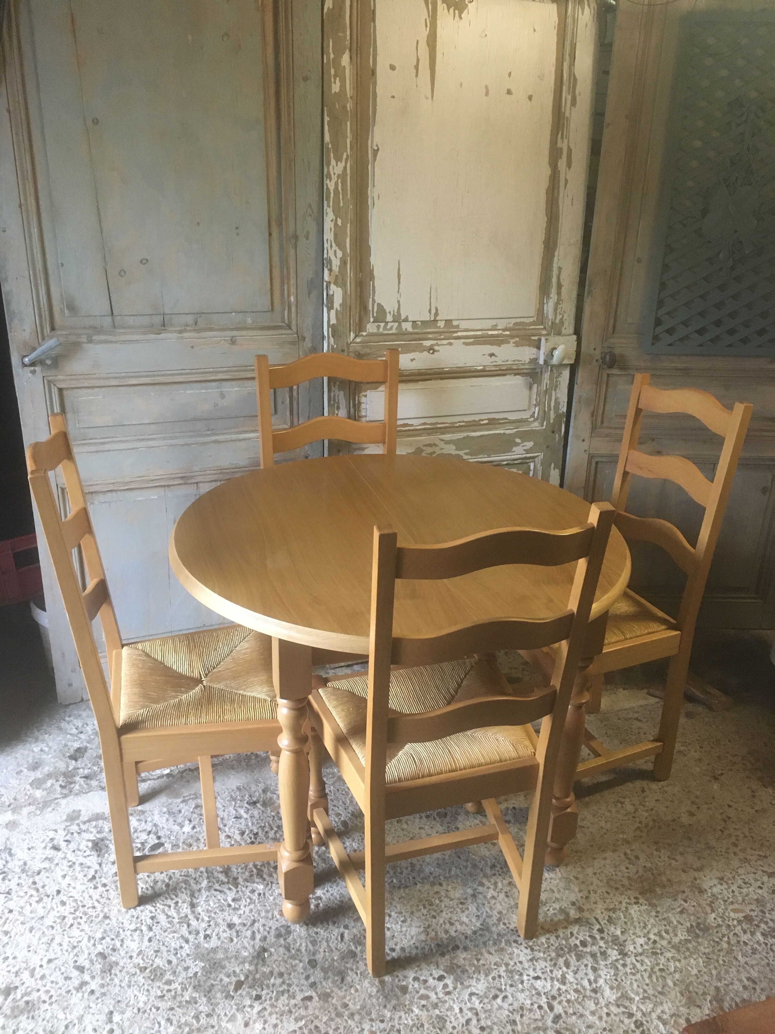 Round table & 4 rush-seated chairs in oak and beech