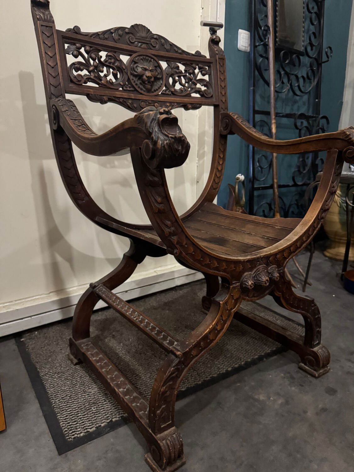 Curule Dagobert armchair in walnut