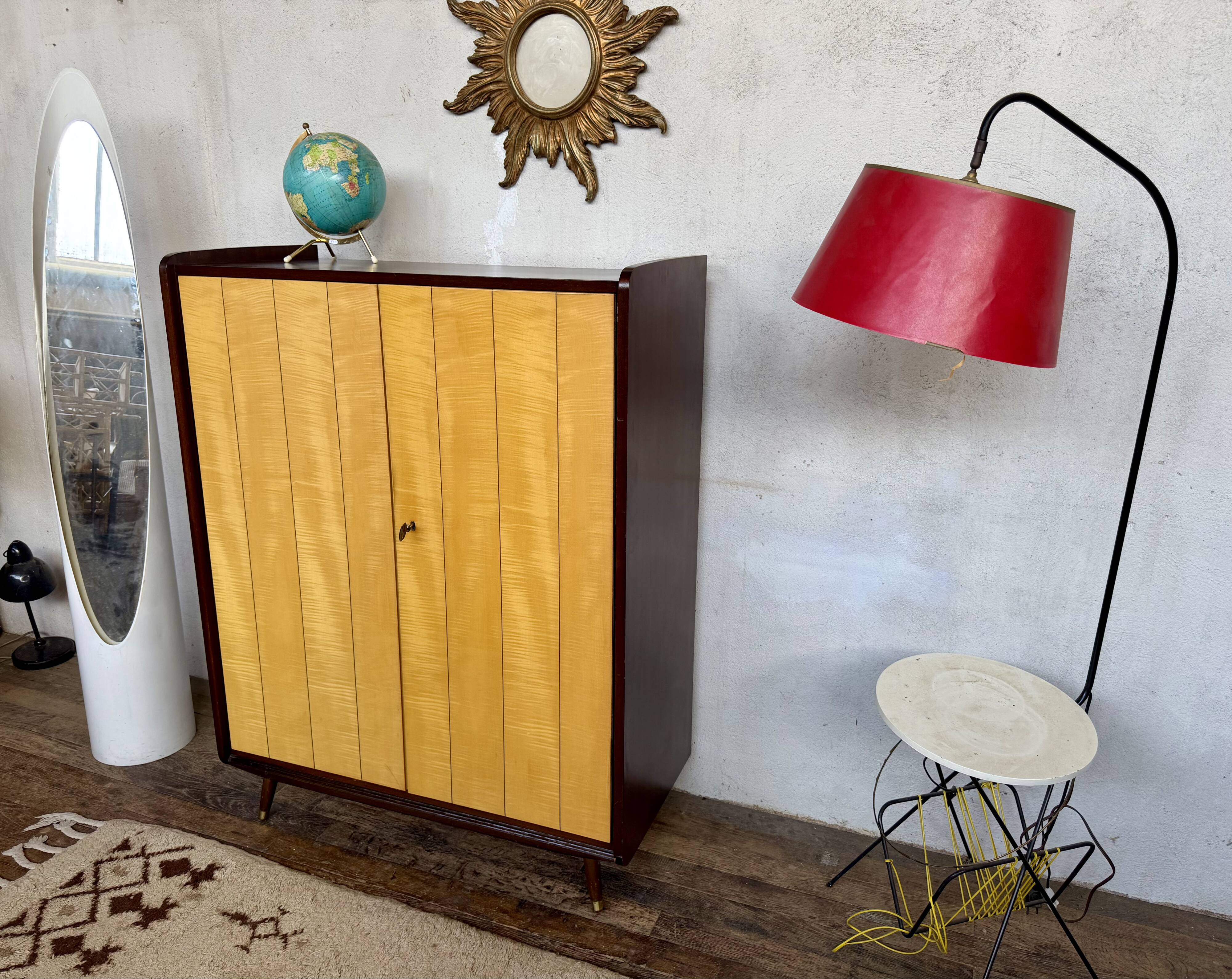Armoire vintage deux portes pieds compas bi couleur