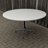 Round dining table by Charles & Ray Eames for Vitra 1980