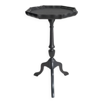 Pedestal table