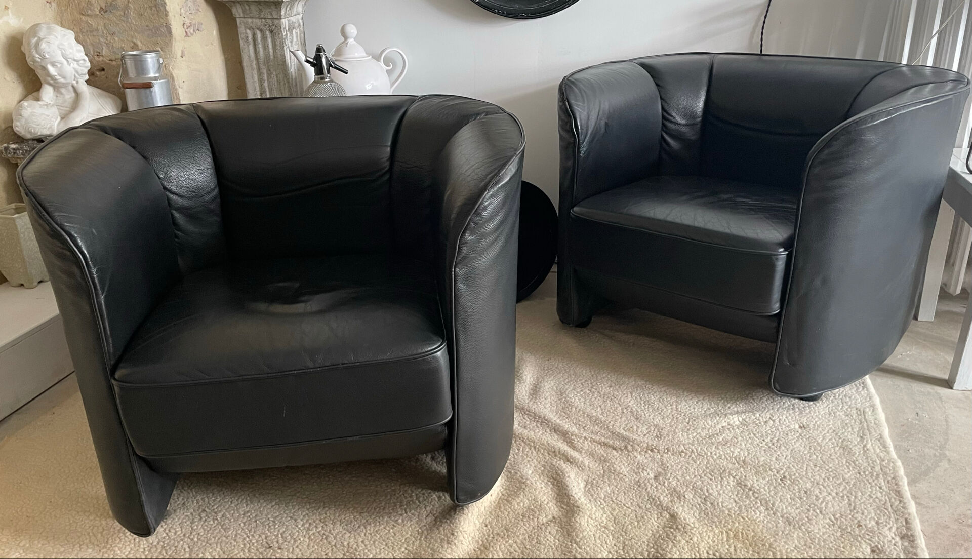 Paire fauteuils Tub cuir noir