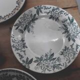 Six assiettes dépareillées en faîence