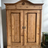 Hat cabinet with 2 doors