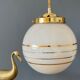 Suspension globe vintage art déco en opaline blanche et dorée