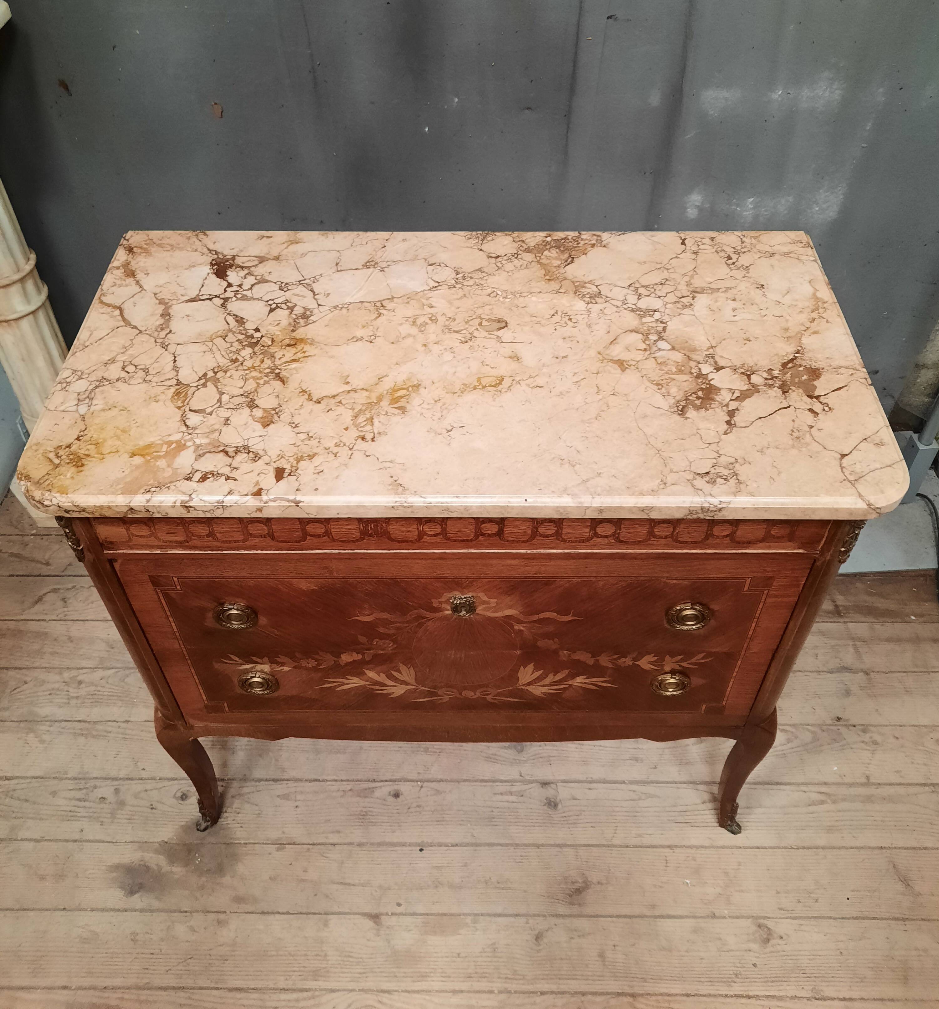 Commode de style transition en marquetterie