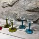 Ancien et rare ! Vendu en lot de 12 Verres à pieds torsadés colorés et gravés de fleurs et feuilles