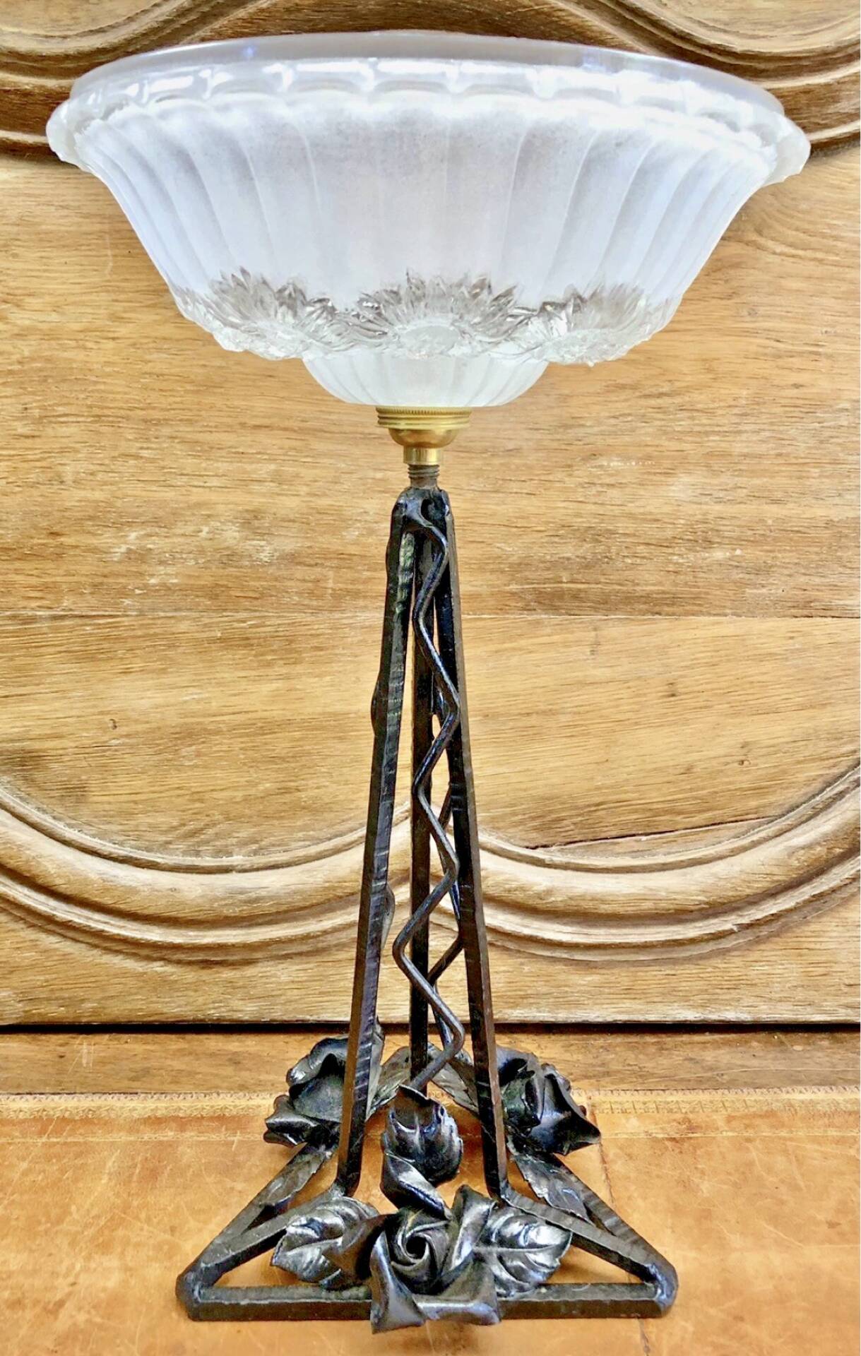 Art Deco wrought iron lamp with 3 rose glass daisies Ezan 1930