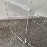 Duo of pull-out tables in plexiglass 70s