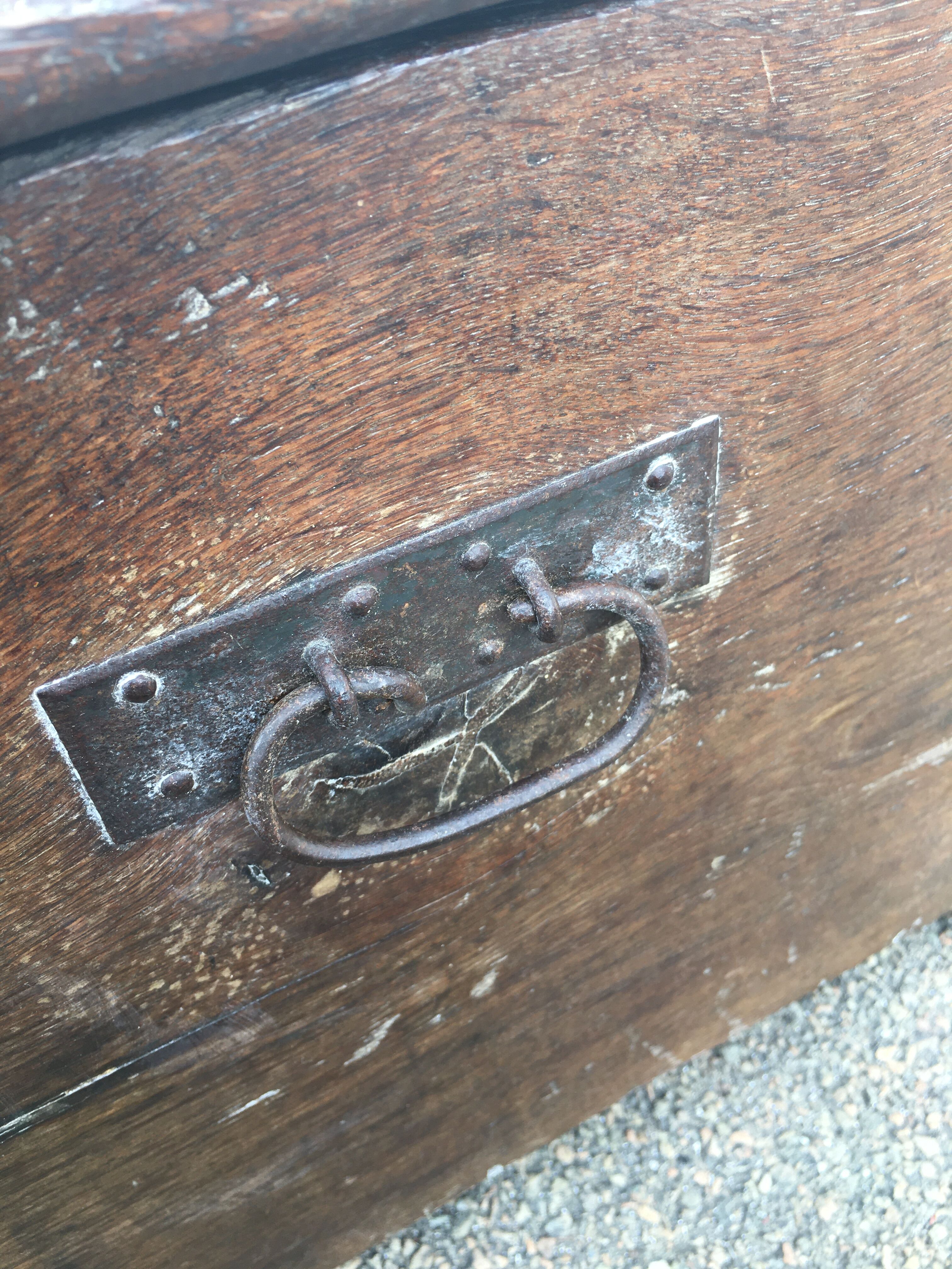 Old solid oak chest early XVIII Brutalist