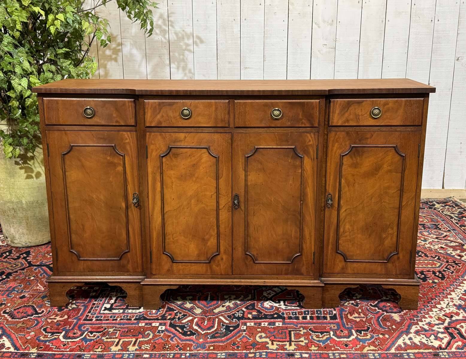 Enfilade with 4 English doors from the 1950s in mahogany.